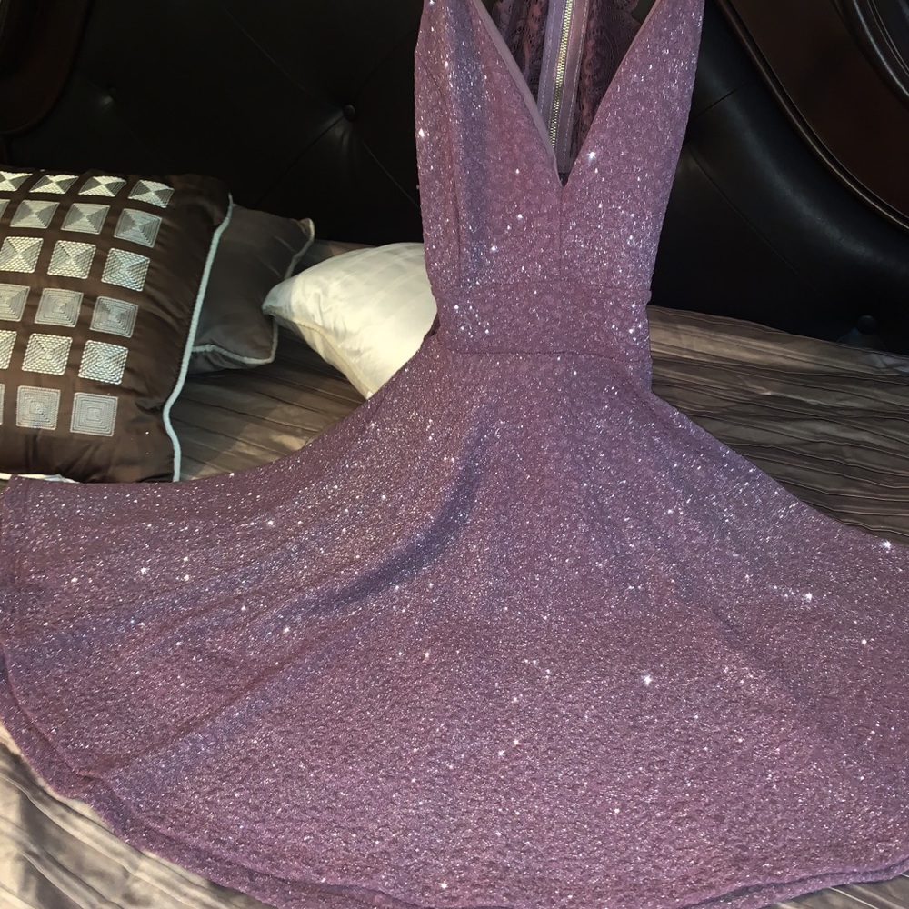 Dresses - Picture 3 of 7